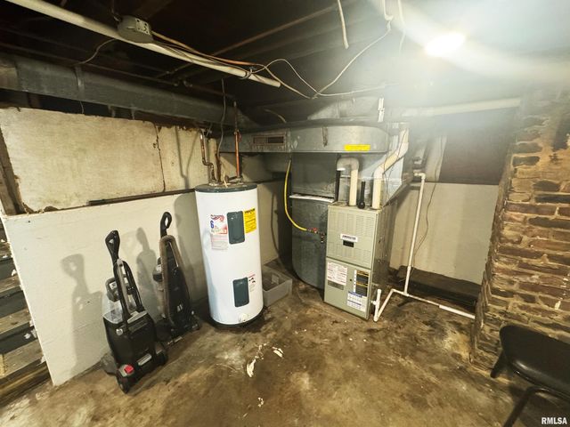 409 W MONROE Street, Herrin, IL 62948