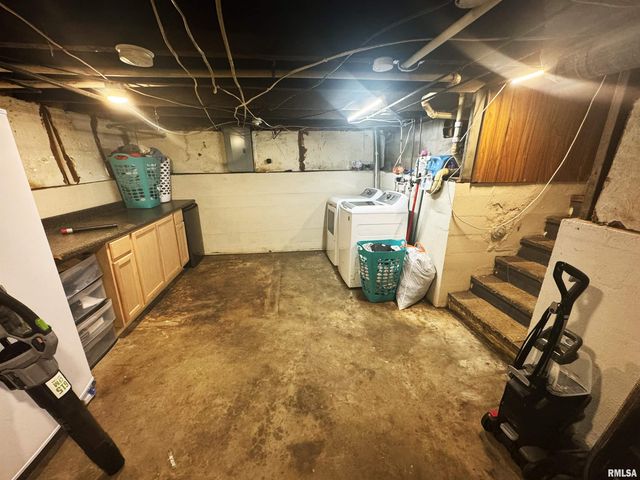 409 W MONROE Street, Herrin, IL 62948