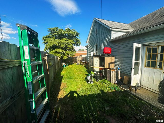 409 W MONROE Street, Herrin, IL 62948