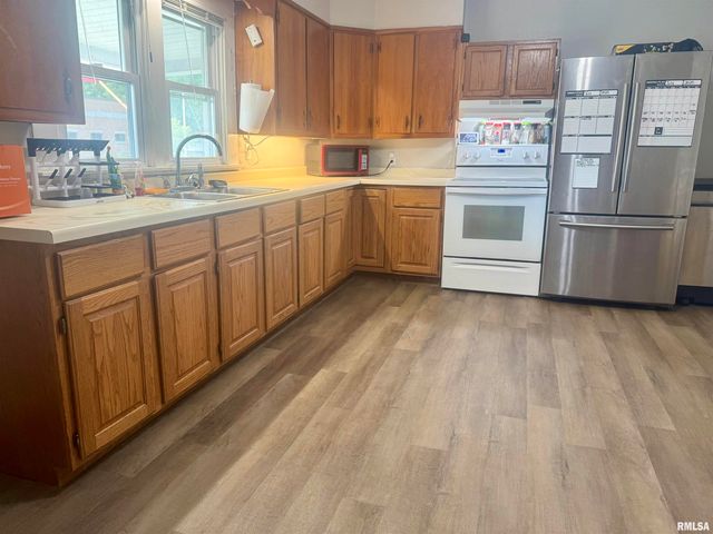 409 W MONROE Street, Herrin, IL 62948