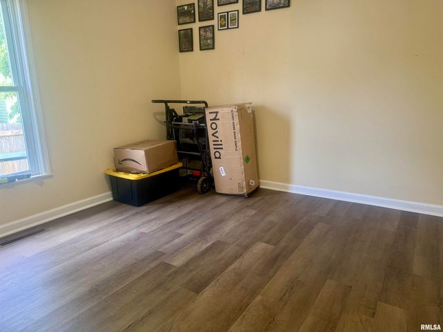 409 W MONROE Street, Herrin, IL 62948