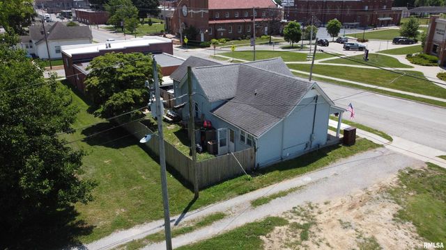 409 W MONROE Street, Herrin, IL 62948