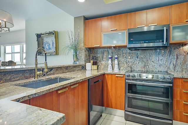 2640 Lake Shore Drive 1416, Riviera Beach, FL 33404