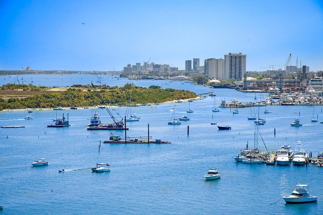 2640 Lake Shore Drive 1416, Riviera Beach, FL 33404