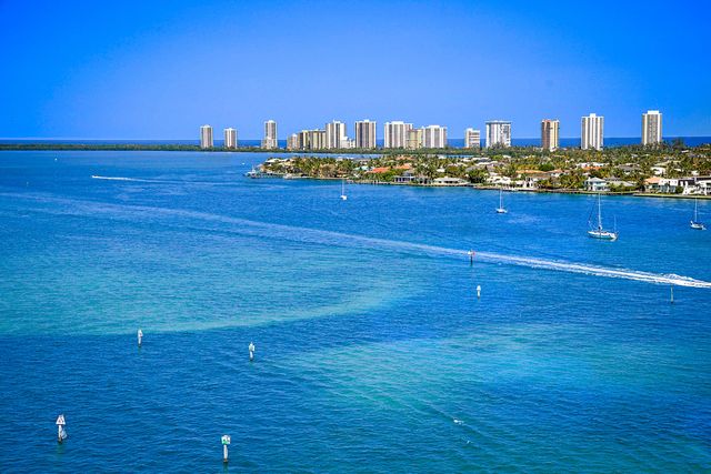 2640 Lake Shore Drive 1416, Riviera Beach, FL 33404