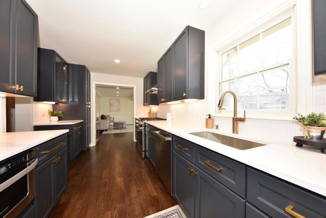 2545 Swan BOULEVARD, Wauwatosa, WI 53226