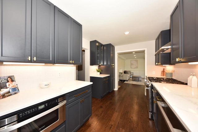 2545 Swan BOULEVARD, Wauwatosa, WI 53226