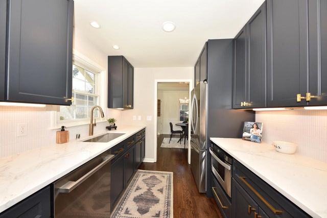 2545 Swan BOULEVARD, Wauwatosa, WI 53226