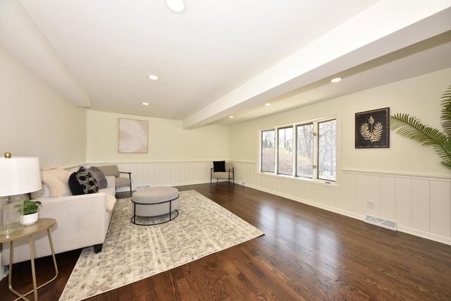 2545 Swan BOULEVARD, Wauwatosa, WI 53226