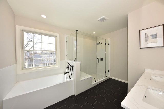 2545 Swan BOULEVARD, Wauwatosa, WI 53226
