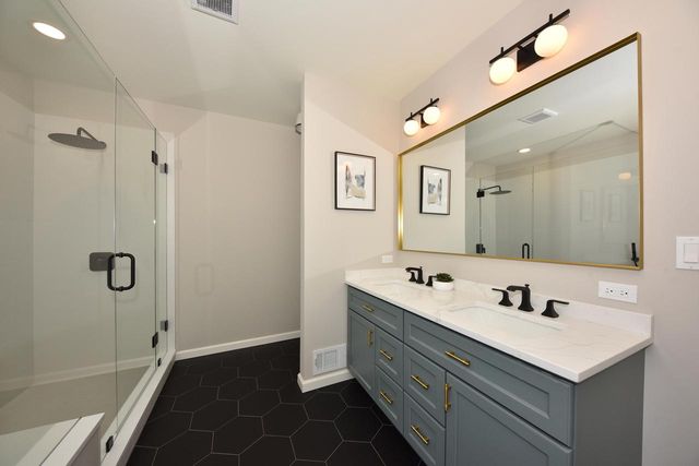 2545 Swan BOULEVARD, Wauwatosa, WI 53226