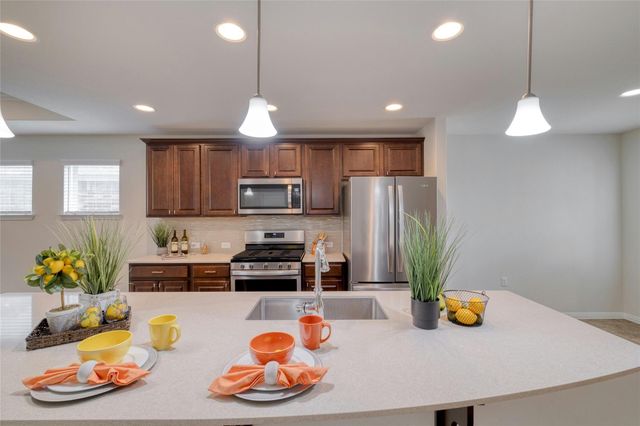 515 Hereford LN, Georgetown, TX 78633