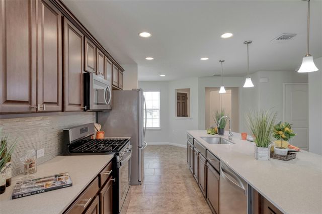 515 Hereford LN, Georgetown, TX 78633
