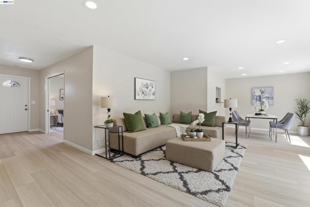 Image 11 of property listing at 6563 Camden Ave, San Jose, CA 95120