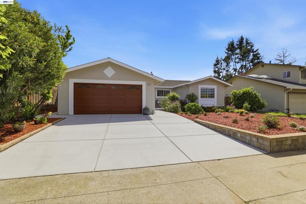 Image 3 of property listing at 6563 Camden Ave, San Jose, CA 95120