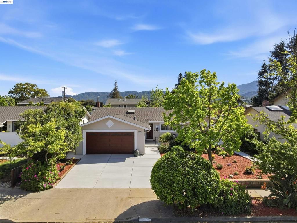 Image 45 of property listing at 6563 Camden Ave, San Jose, CA 95120