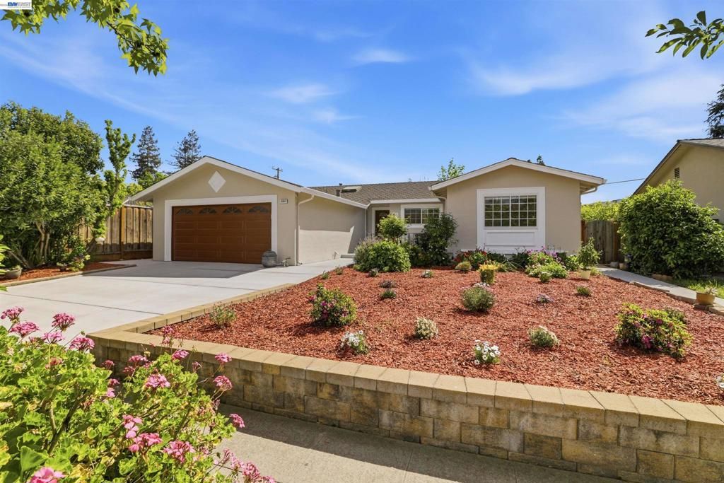 Image 5 of property listing at 6563 Camden Ave, San Jose, CA 95120
