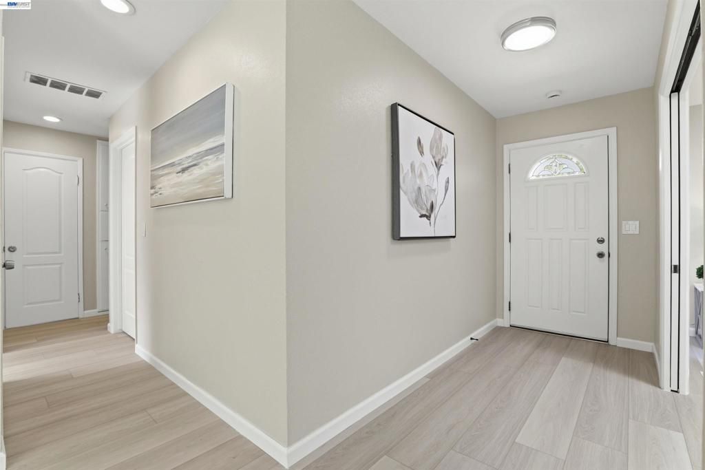 Image 9 of property listing at 6563 Camden Ave, San Jose, CA 95120