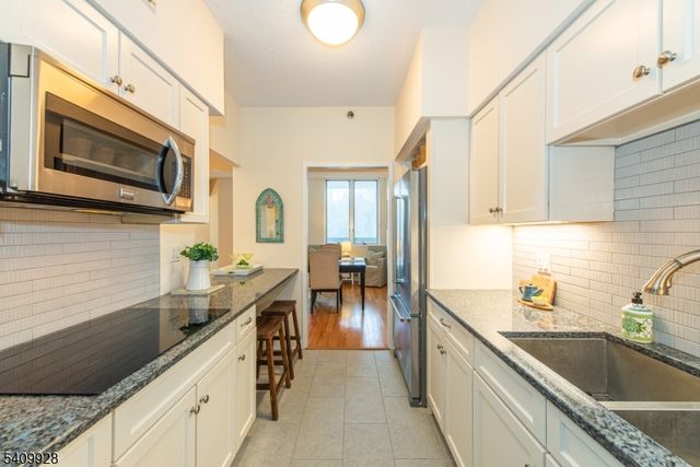 10 Smith Manor Blvd 815, West Orange Twp., NJ 07052