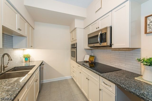 10 Smith Manor Blvd 815, West Orange Twp., NJ 07052