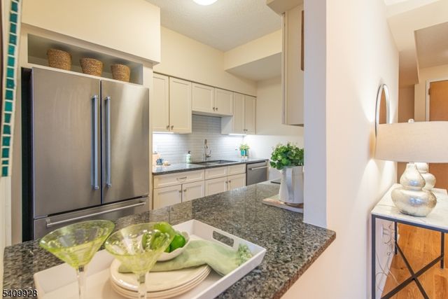 10 Smith Manor Blvd 815, West Orange Twp., NJ 07052