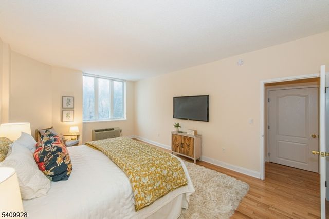 10 Smith Manor Blvd 815, West Orange Twp., NJ 07052