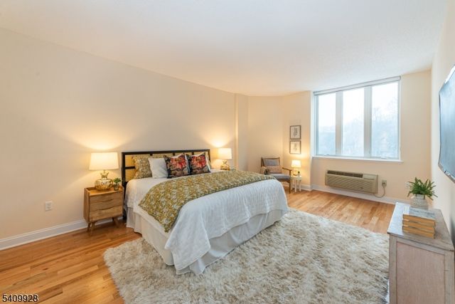 10 Smith Manor Blvd 815, West Orange Twp., NJ 07052