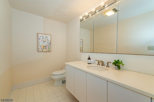 10 Smith Manor Blvd 815, West Orange Twp., NJ 07052