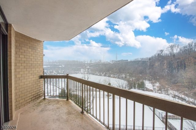 10 Smith Manor Blvd 815, West Orange Twp., NJ 07052