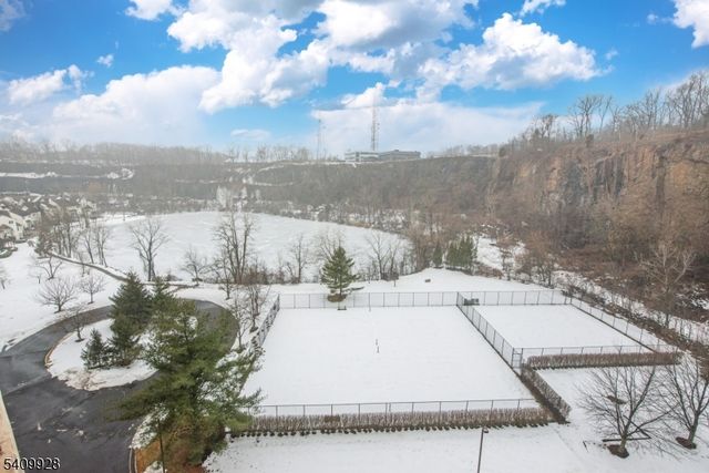 10 Smith Manor Blvd 815, West Orange Twp., NJ 07052