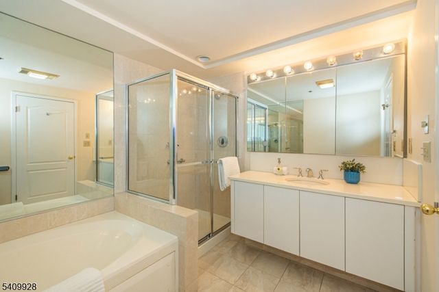 10 Smith Manor Blvd 815, West Orange Twp., NJ 07052