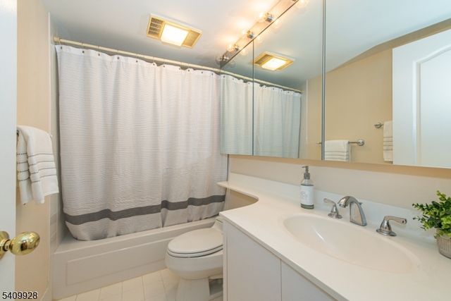 10 Smith Manor Blvd 815, West Orange Twp., NJ 07052