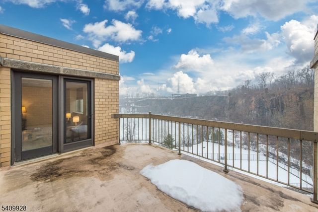 10 Smith Manor Blvd 815, West Orange Twp., NJ 07052