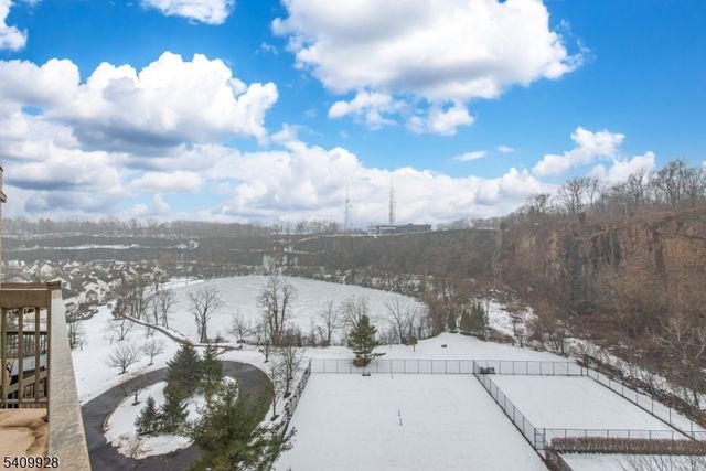 10 Smith Manor Blvd 815, West Orange Twp., NJ 07052