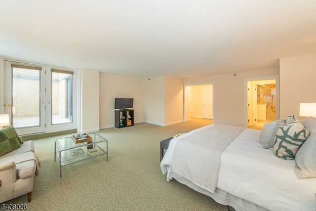 10 Smith Manor Blvd 815, West Orange Twp., NJ 07052