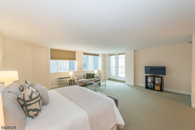 10 Smith Manor Blvd 815, West Orange Twp., NJ 07052