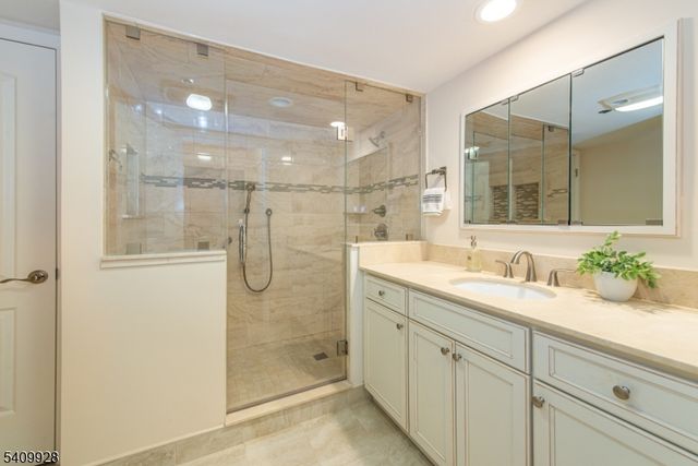 10 Smith Manor Blvd 815, West Orange Twp., NJ 07052