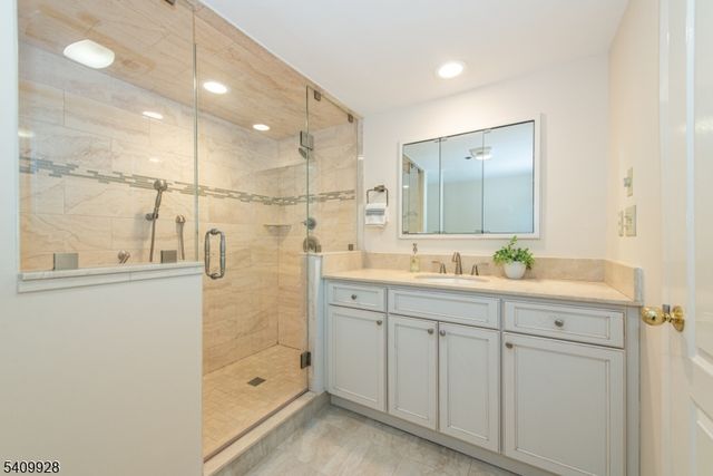 10 Smith Manor Blvd 815, West Orange Twp., NJ 07052