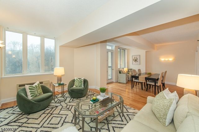 10 Smith Manor Blvd 815, West Orange Twp., NJ 07052