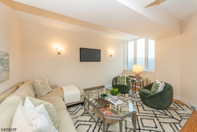 10 Smith Manor Blvd 815, West Orange Twp., NJ 07052