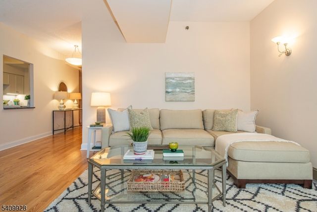 10 Smith Manor Blvd 815, West Orange Twp., NJ 07052