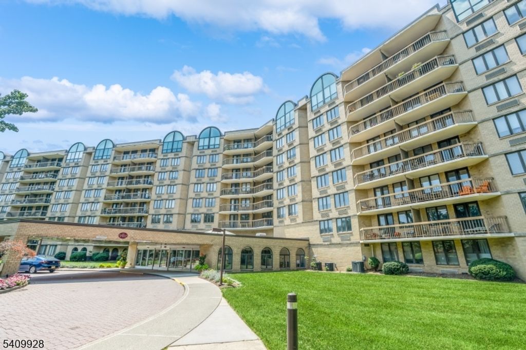 10 Smith Manor Blvd 815, West Orange Twp., NJ 07052