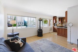 1154 S Barrington Avenue 101, Los Angeles, CA 90049