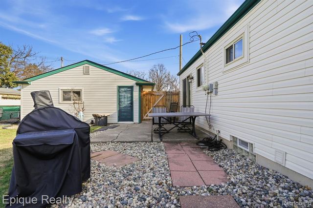 12068 Amber Court, Sterling Heights, MI 48312