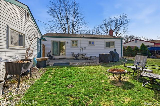 12068 Amber Court, Sterling Heights, MI 48312