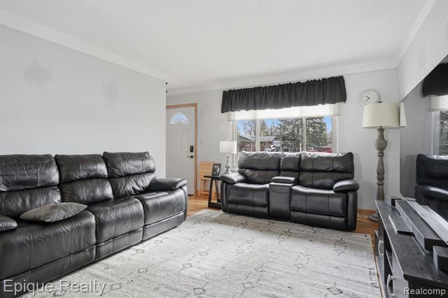 12068 Amber Court, Sterling Heights, MI 48312