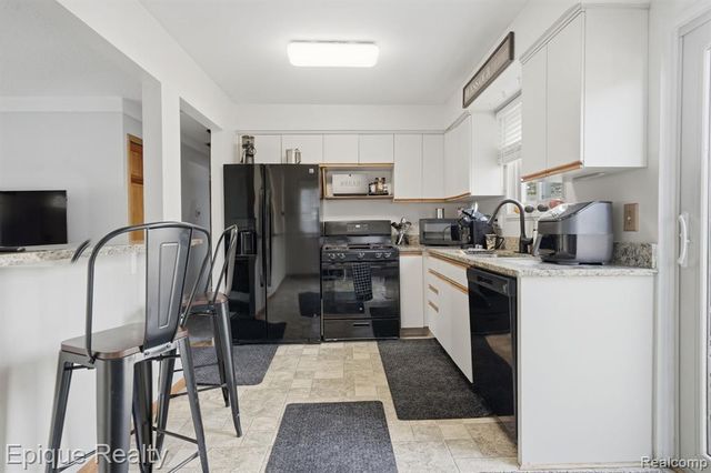 12068 Amber Court, Sterling Heights, MI 48312