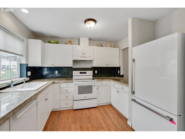 1225 E FOOTHILLS Dr, Newberg, OR 97132