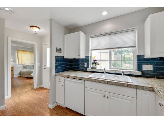 1225 E FOOTHILLS Dr, Newberg, OR 97132