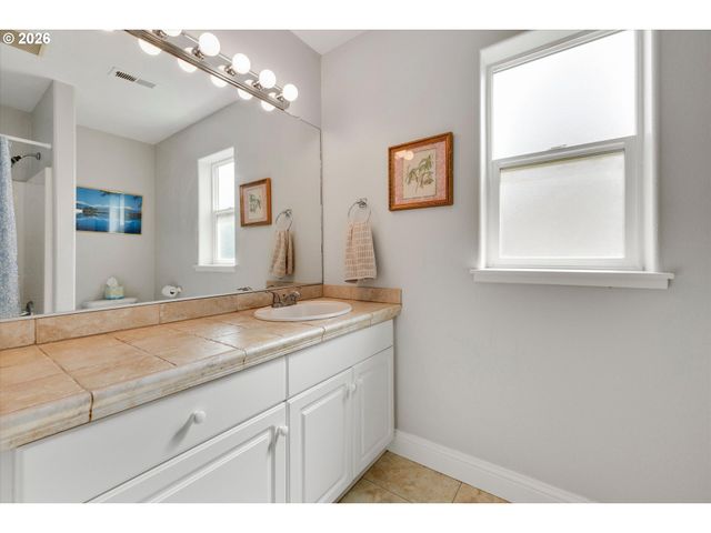 1225 E FOOTHILLS Dr, Newberg, OR 97132